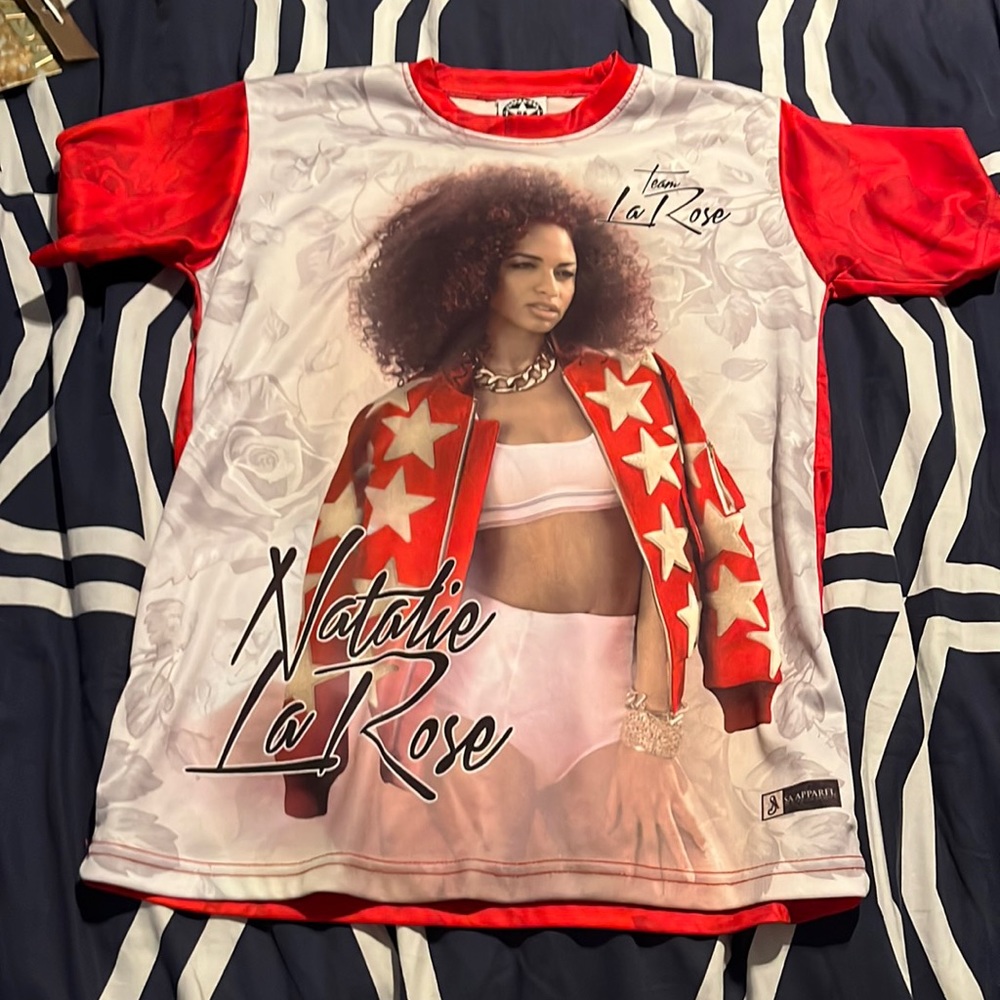 La Rose Jersey-style concert t-shirt 2010s tumblr era!!